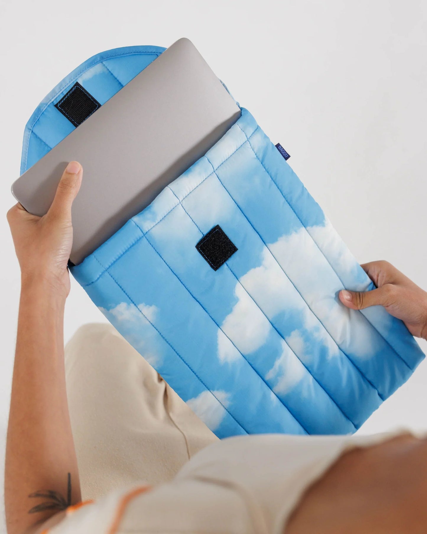BAGGU Puffy Laptop Sleeve 16" - Clouds
