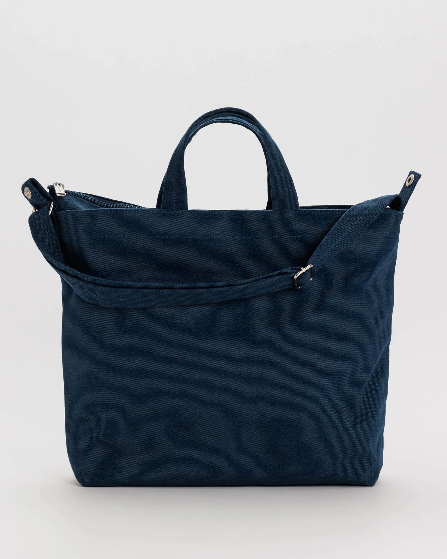 baggu horizontal zip duck bag in navy