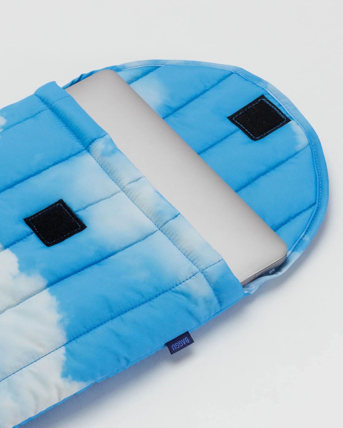 BAGGU Puffy Laptop Sleeve 16" - Clouds