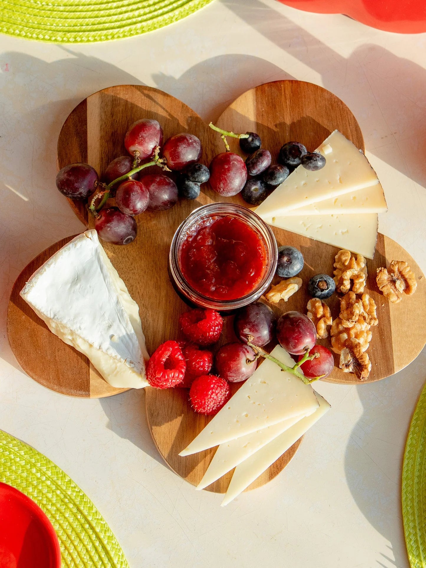 DOIY Daisy Serving Board