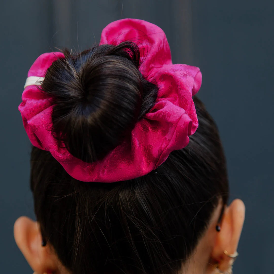 Chou Au Carre Big Shiny Pink Jacquard Scrunchie