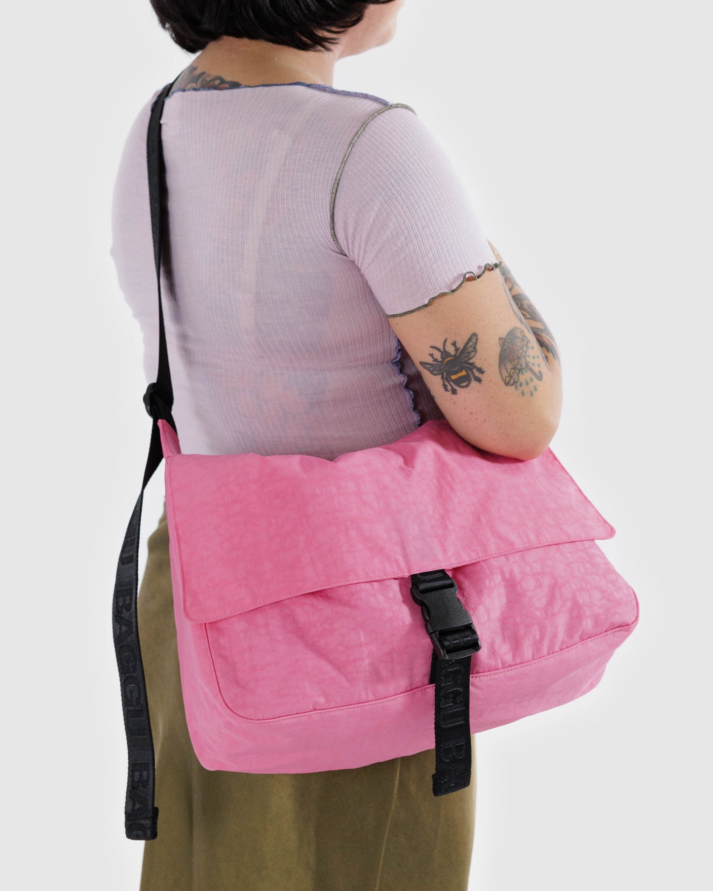 BAGGU Nylon Messenger Bag - Azalea Pink