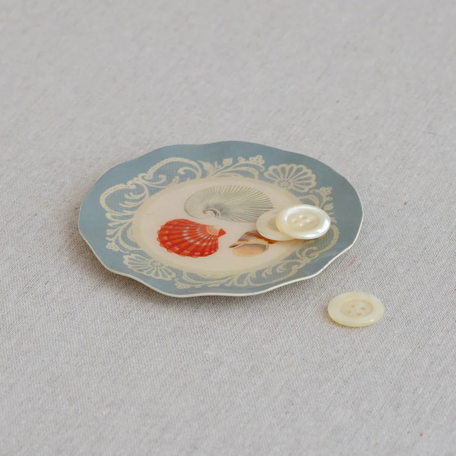 Roomytown Wavy Round Enamel Tray - Sea Shells