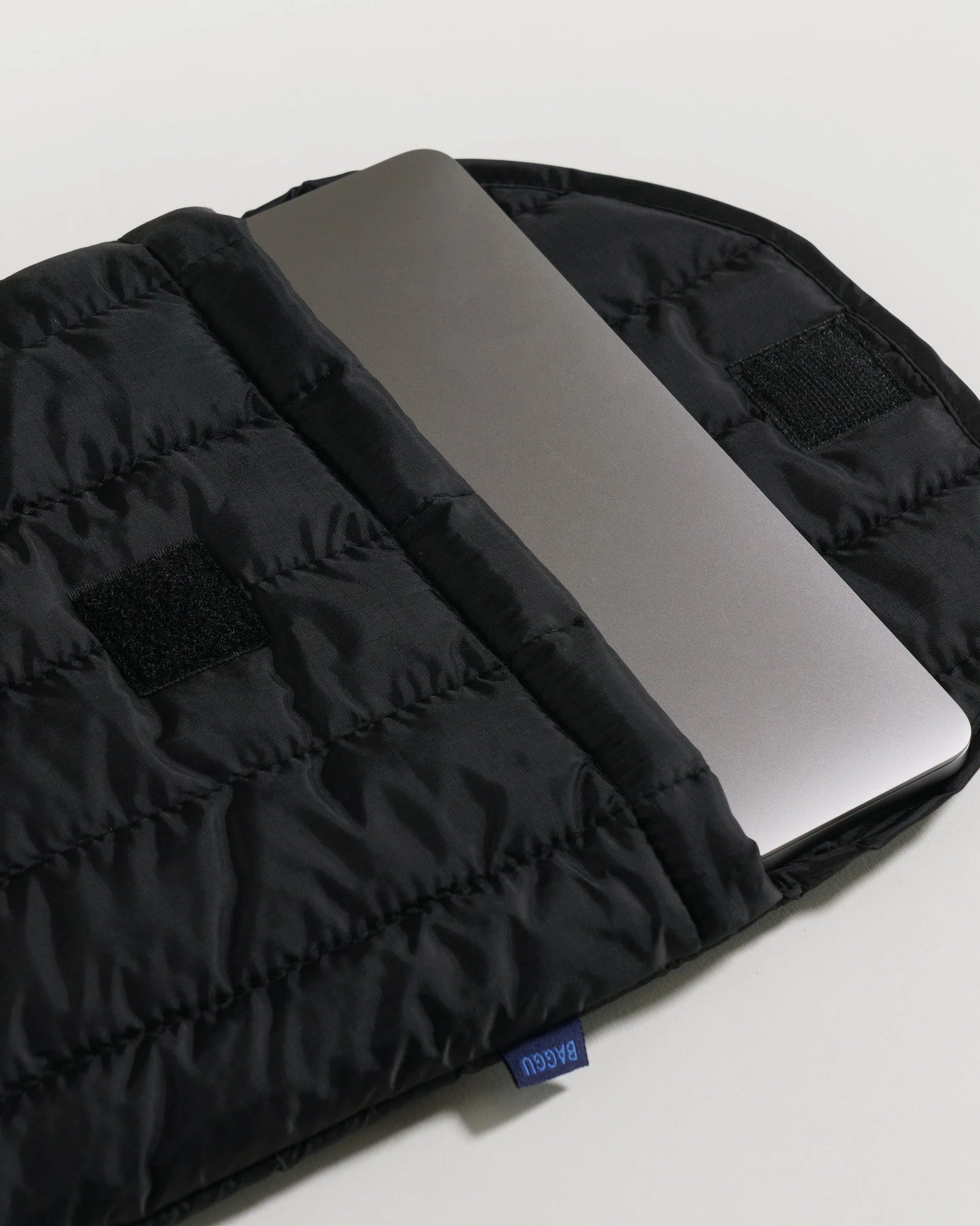 BAGGU Puffy Laptop Sleeve 16" - Black