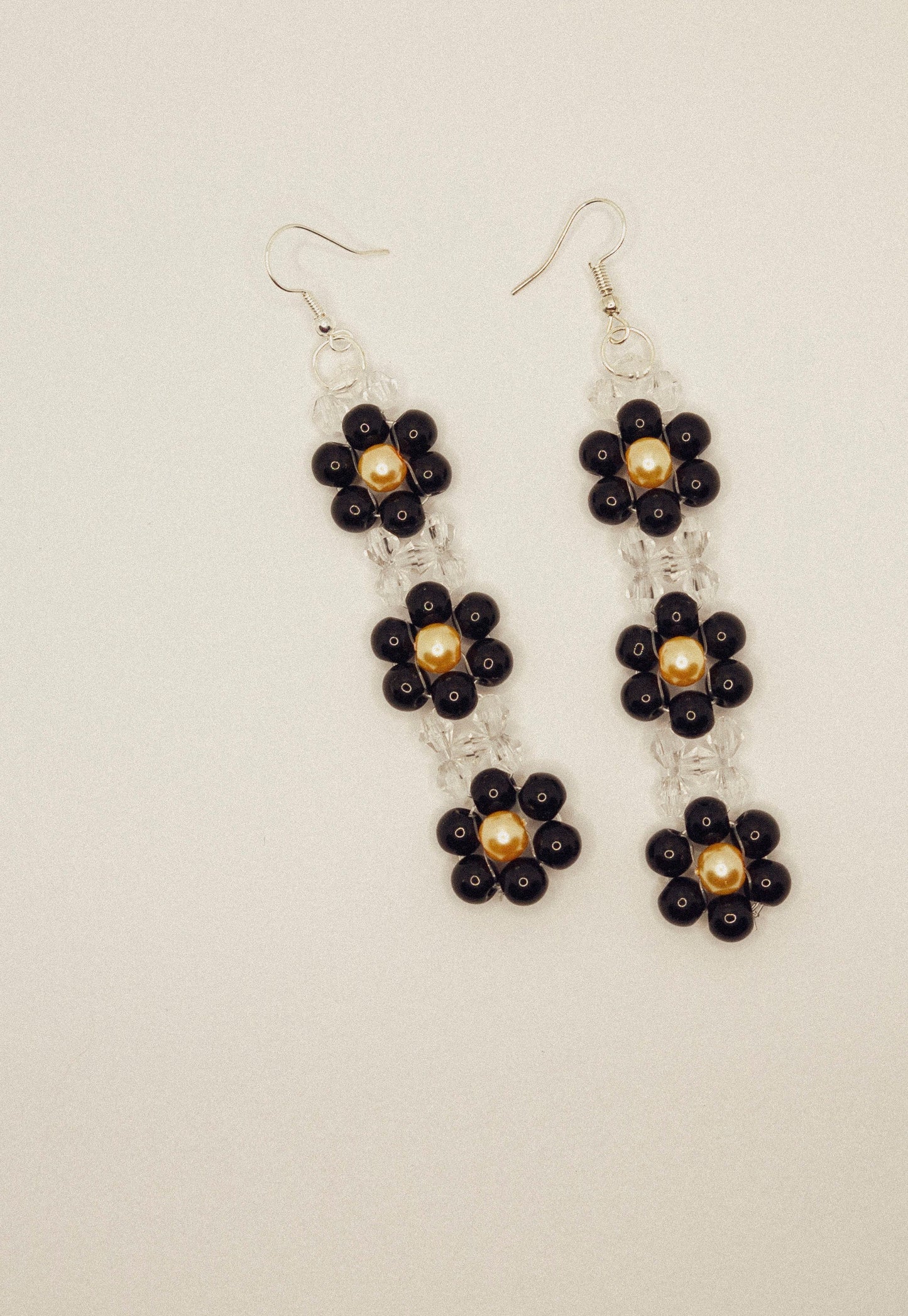 bloma classic daisy earrings in black