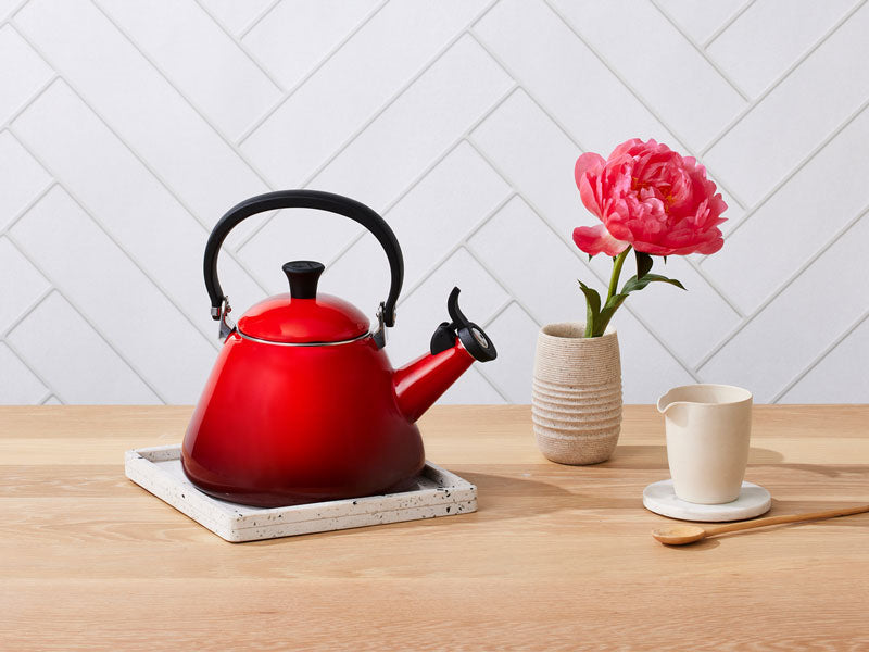 Le Creuset Kone Kettle 1.6L - Cerise