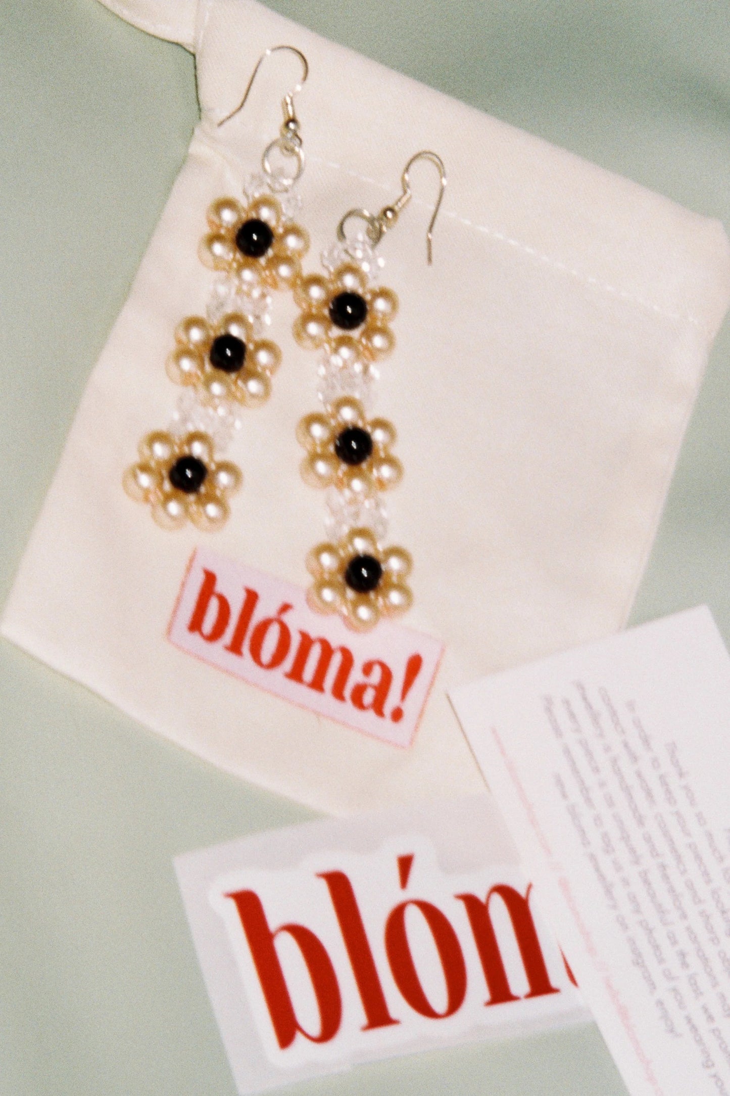 Blóma! Classic Daisy Earrings - Classic Pearl