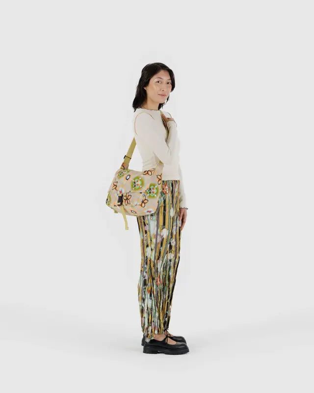 BAGGU Nylon Messenger Bag - Raisa