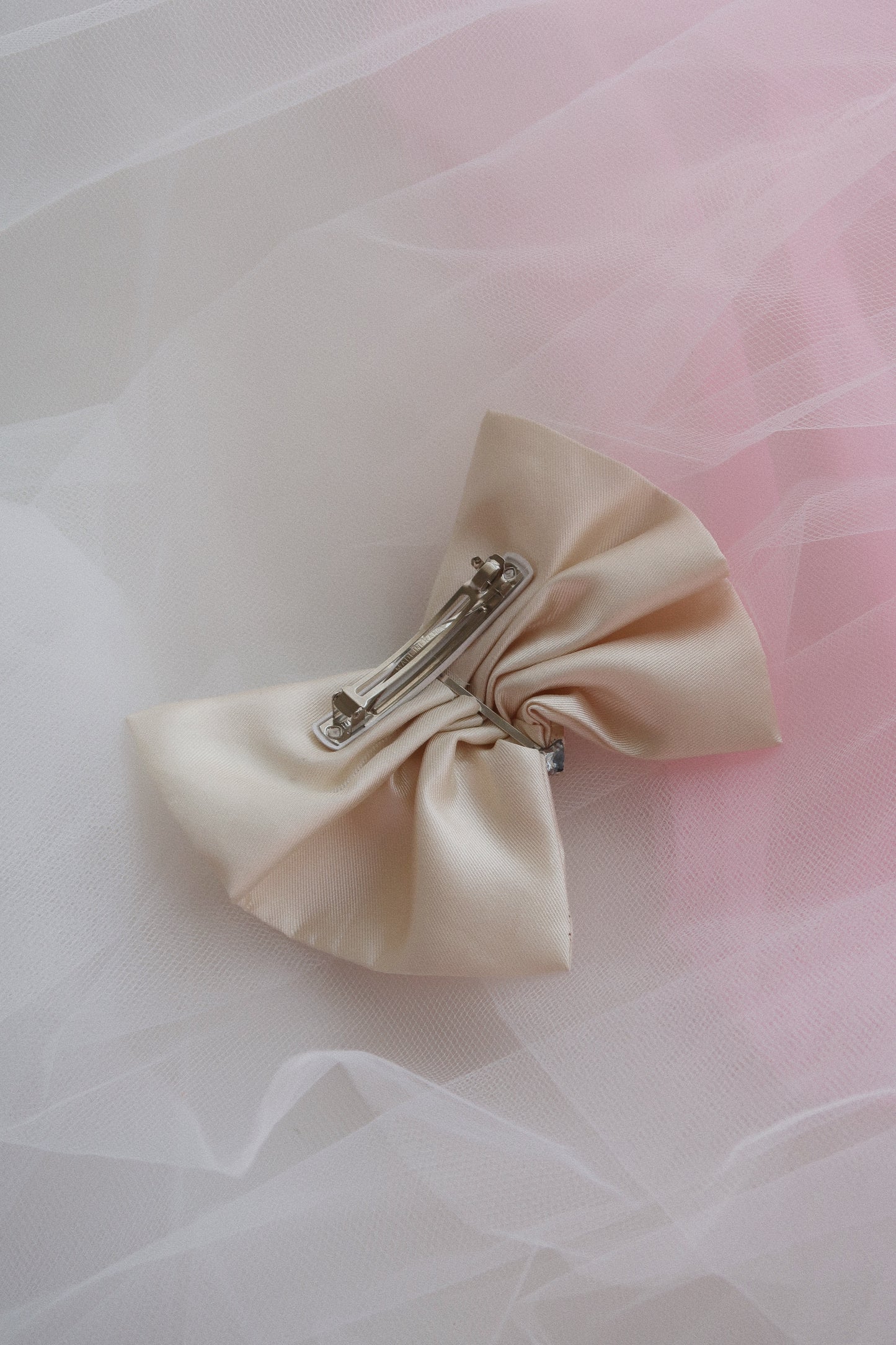 Merrfer Medium Cream Bow Hair Clip