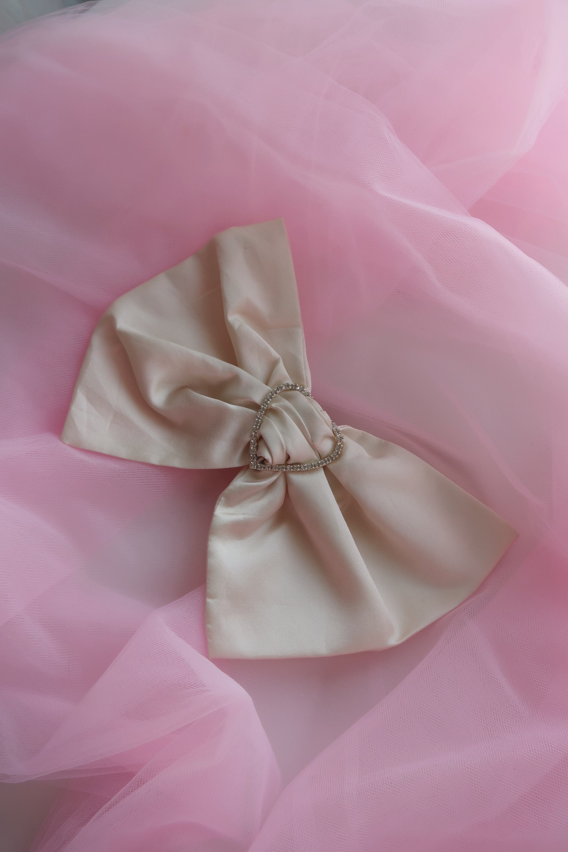 merfer large cream bow hair clip