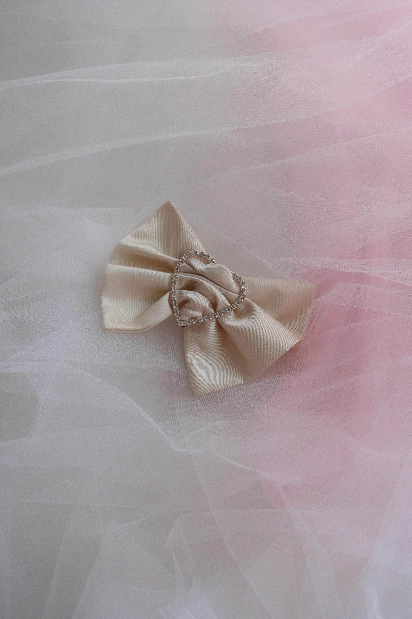 merrfer medium cream bow hair clip