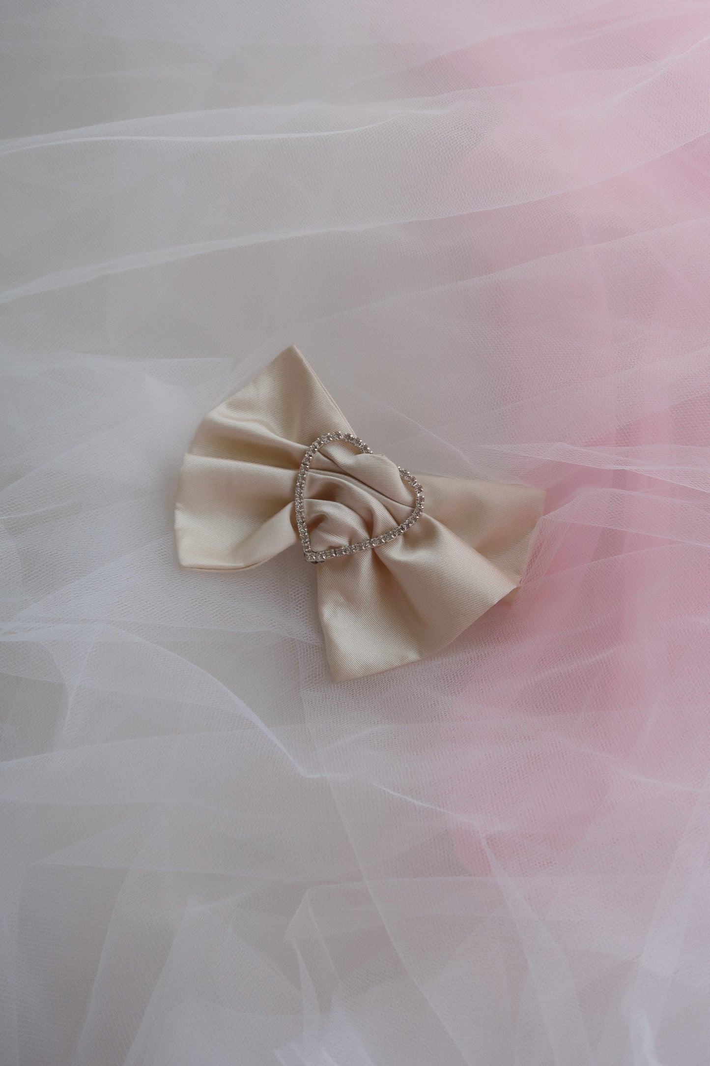 merrfer medium cream bow hair clip 