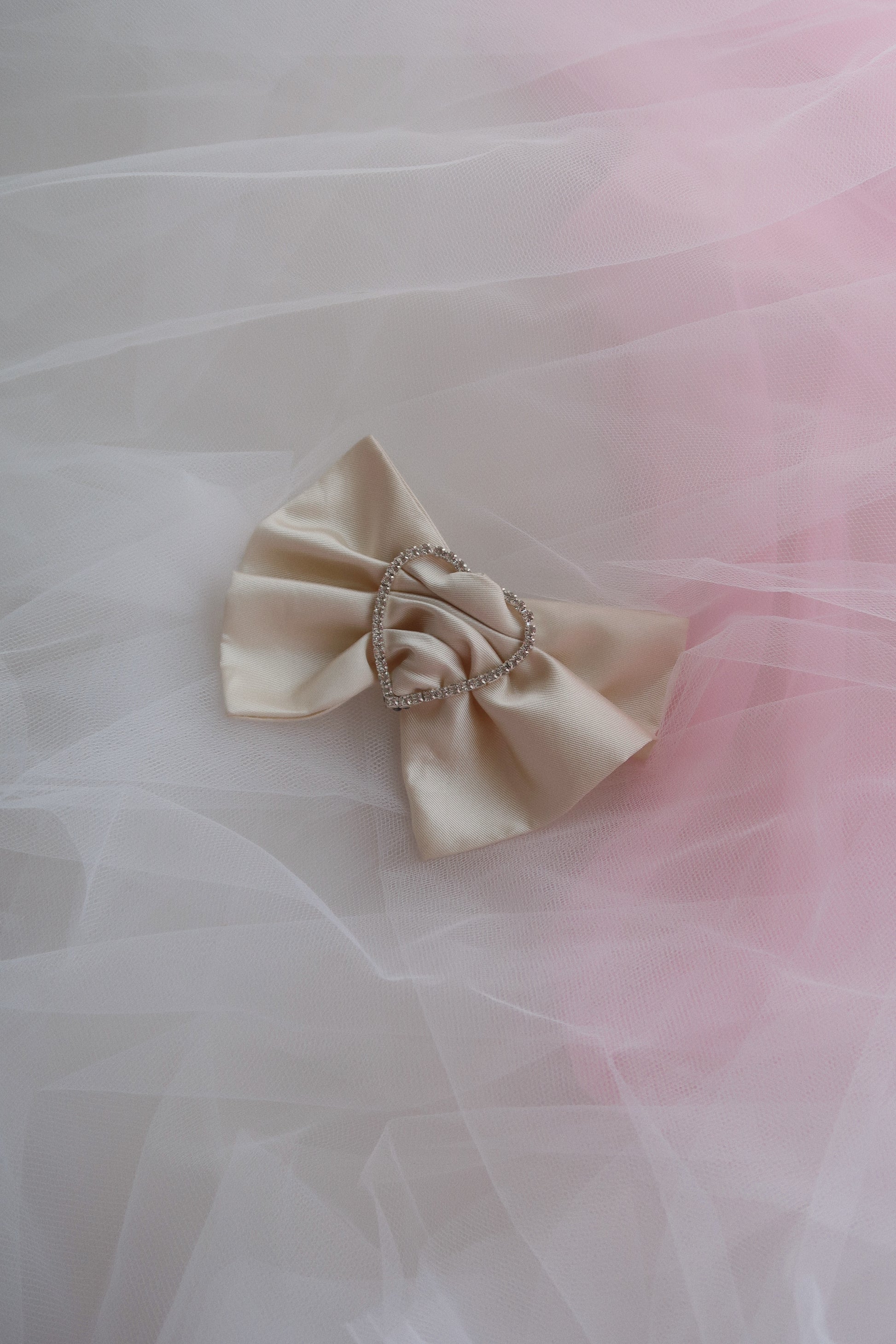 merrfer medium cream bow hair clip