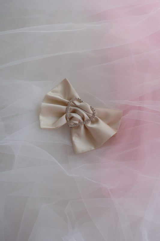 merrfer medium cream bow hair clip