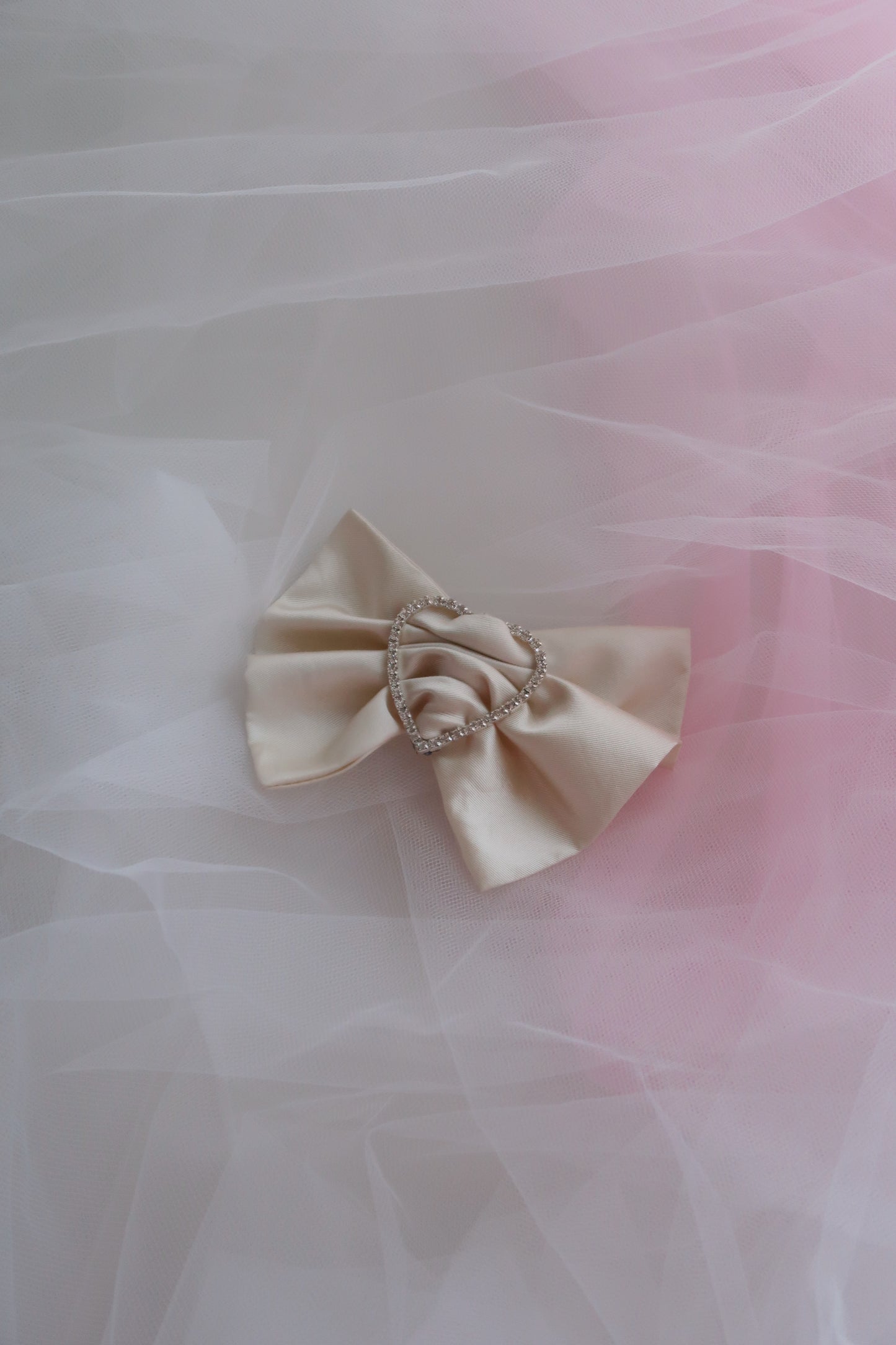 Merrfer Medium Cream Bow Hair Clip