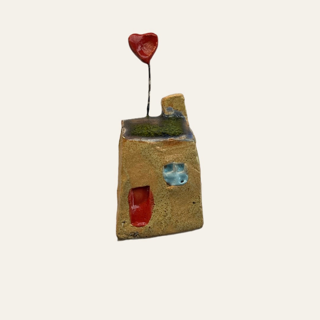 leamne tiny ceramic scottish house - heart