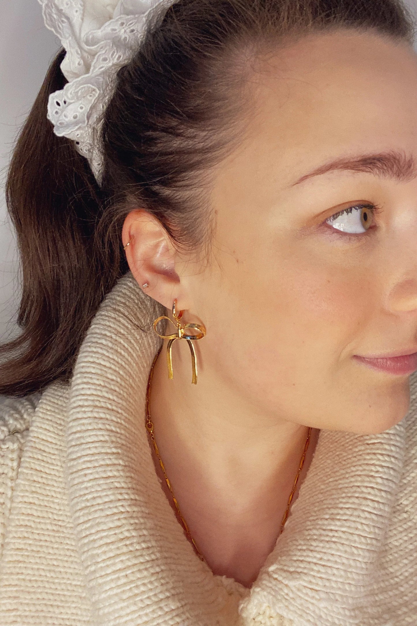 Blóma! Gold Bow Mini Hoops