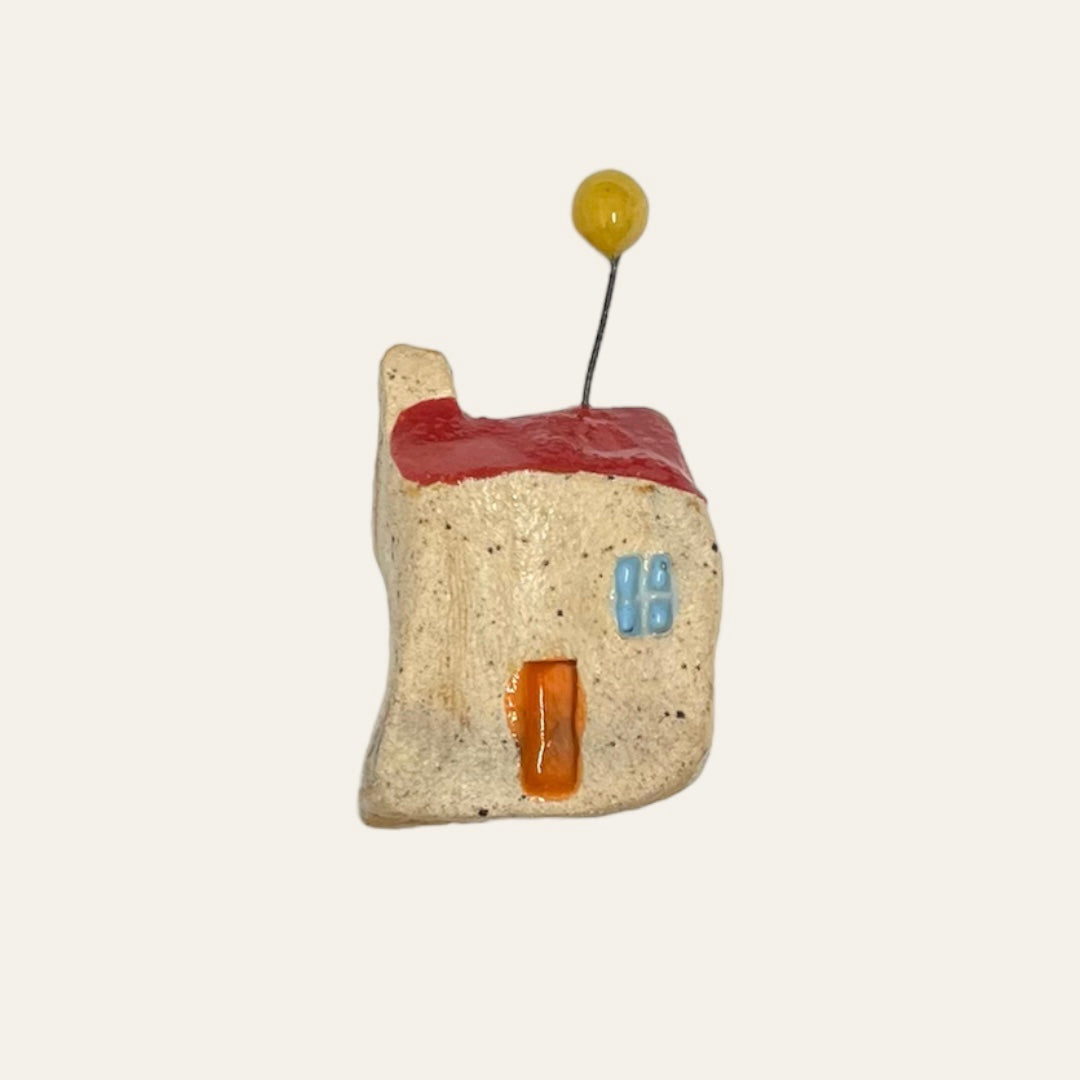 LEAMNE Tiny ceramic scottish house - sun