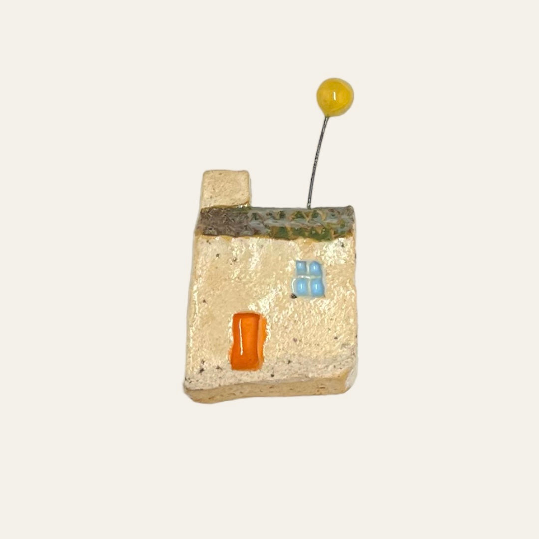 LEAMNE Tiny ceramic scottish house sun