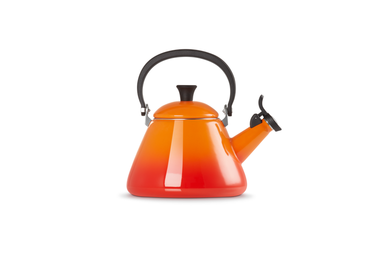 le creuset kone kettle in volcanic orange
