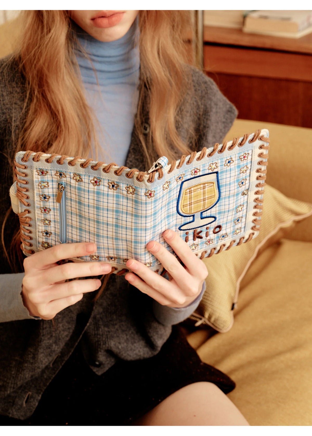 Likio Handmade Seashell Passport Holder - Free Toasting