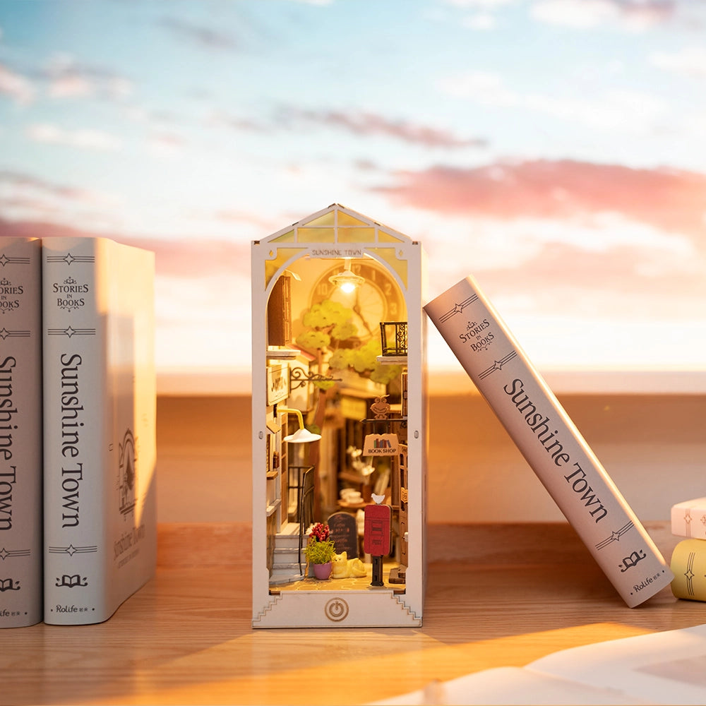Rolife Book Nook Shelf Insert - Sunshine Town