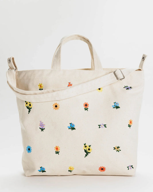 baggu horizontal zip duck bag in embroidered ditsy floral