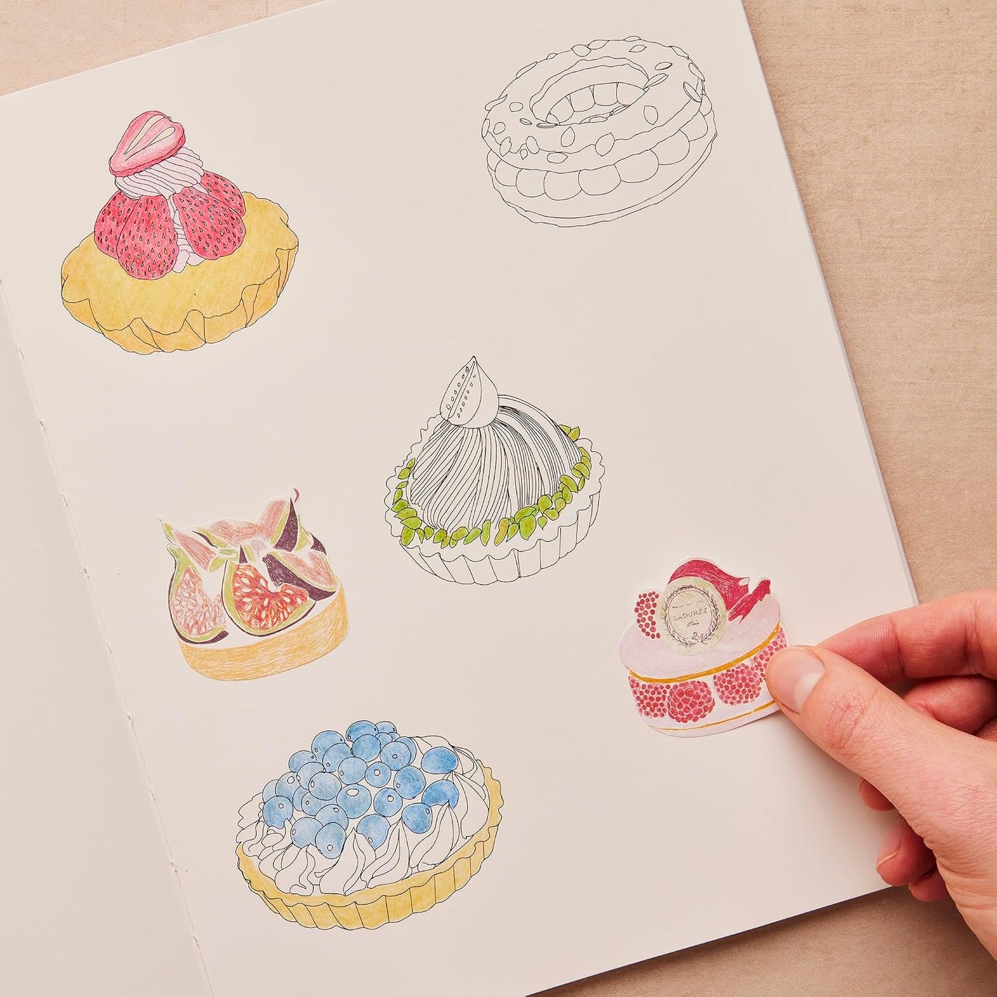 Paris: Colouring and stickers by Zoé de Las Cases