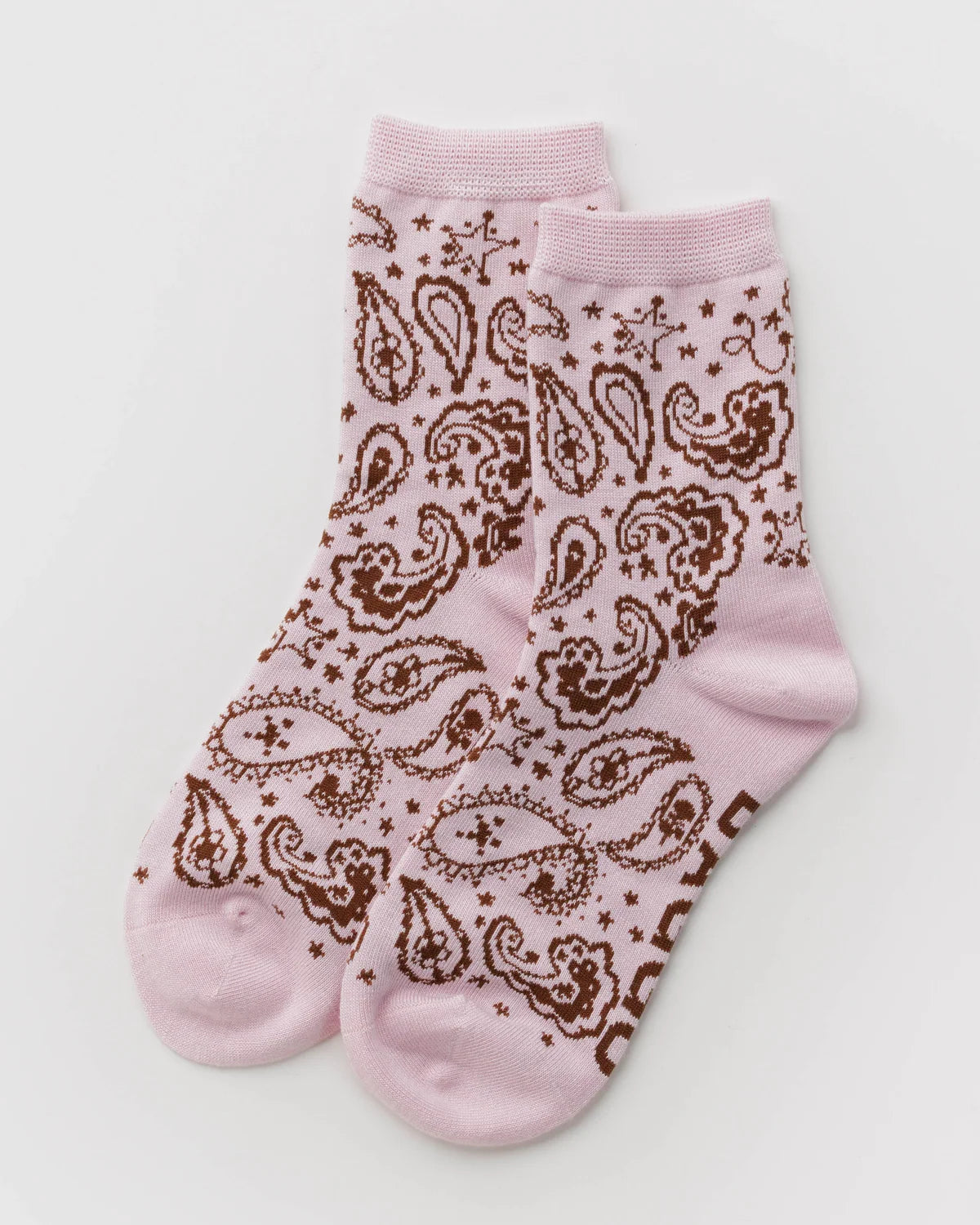 BAGGU Crew Pink Socks in Paisley Brown pattern on a grey background 