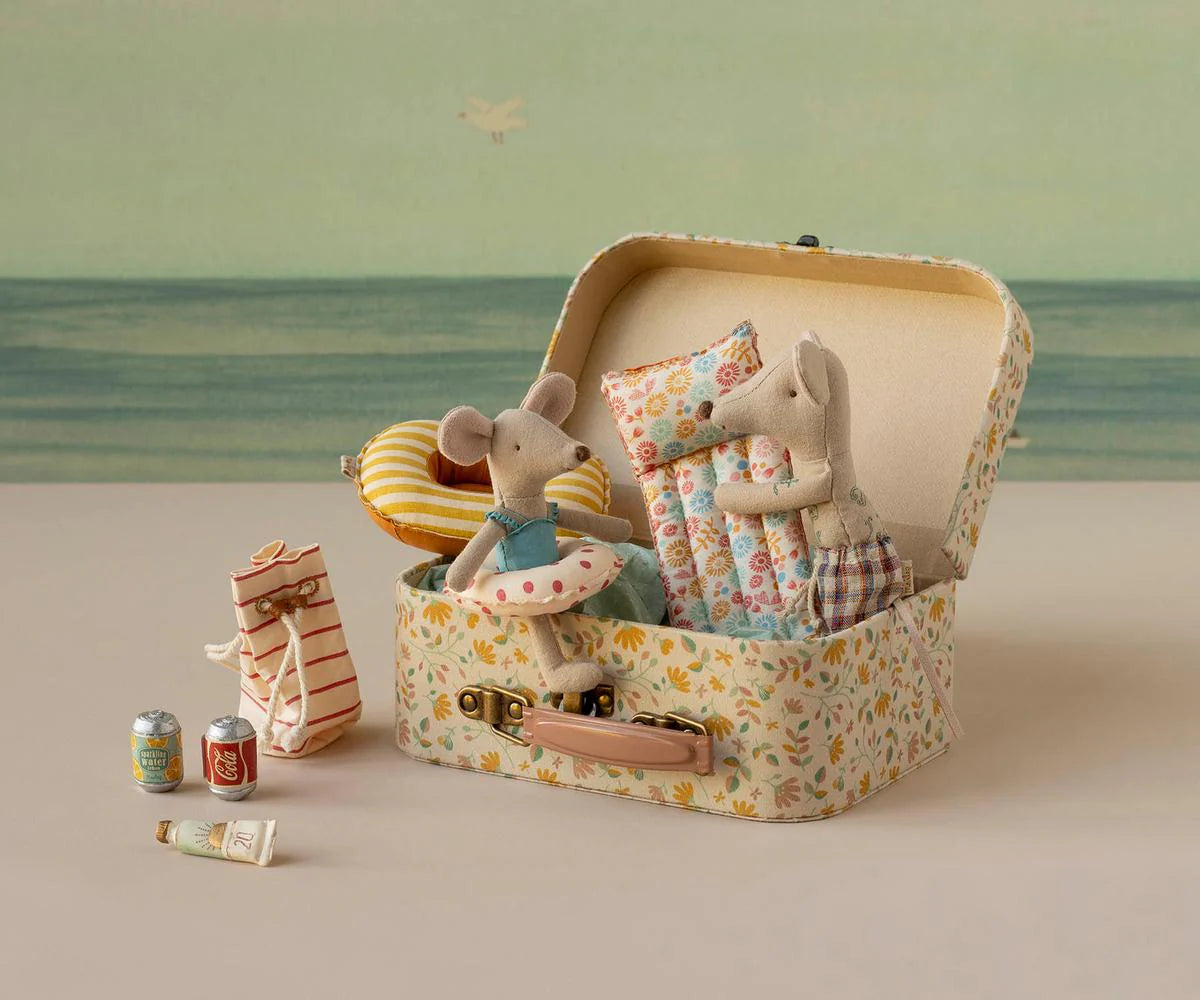 Maileg Dad Beach Mouse with Air Mattress - Flower