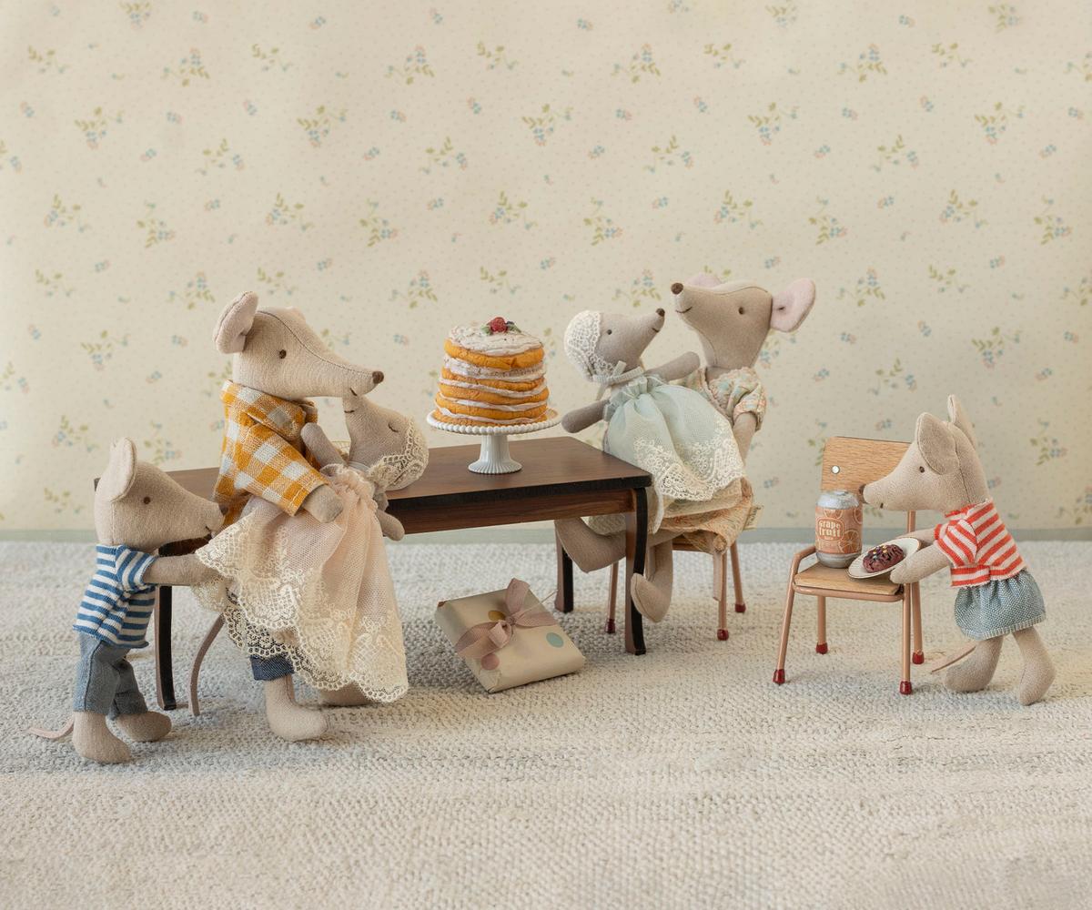 Maileg Mouse Party Cake and Stand - Off White