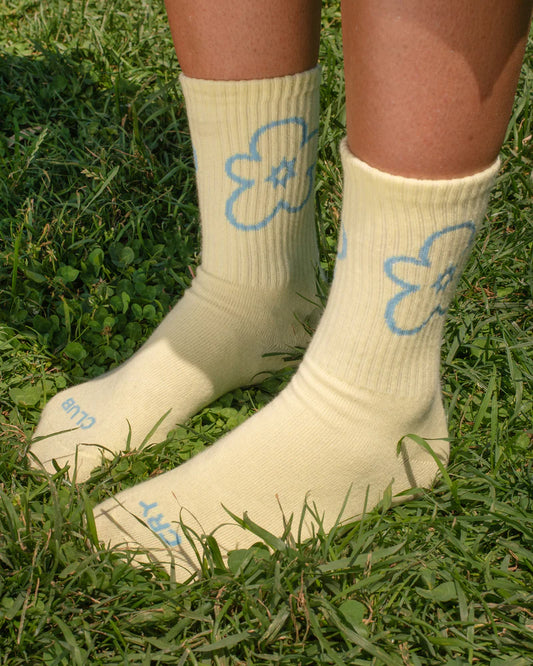 Tarta Gelantina Cry Club Socks in butter yellow colour with blue flowers 