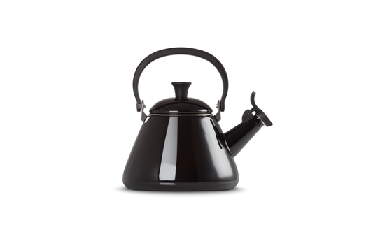 le creuset kettle in onyx black 