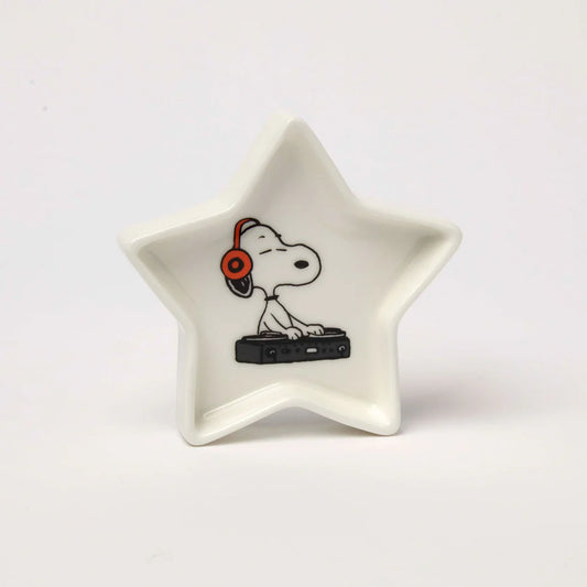 Star-shaped dish with a cartoon character wearing headphones and standing on a turntable, on a white background