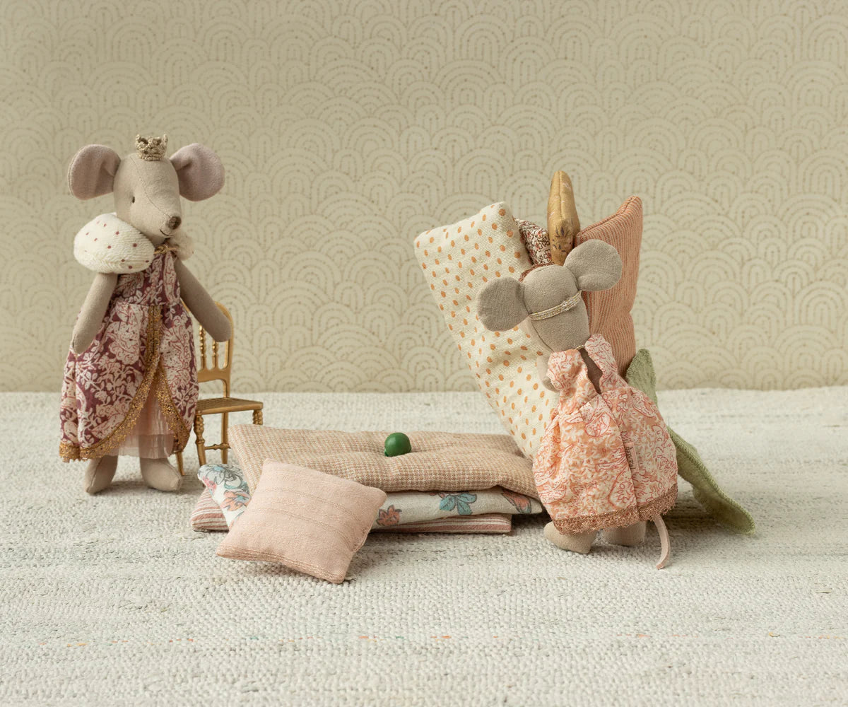 Maileg Princess and the Pea Big Sister Mouset