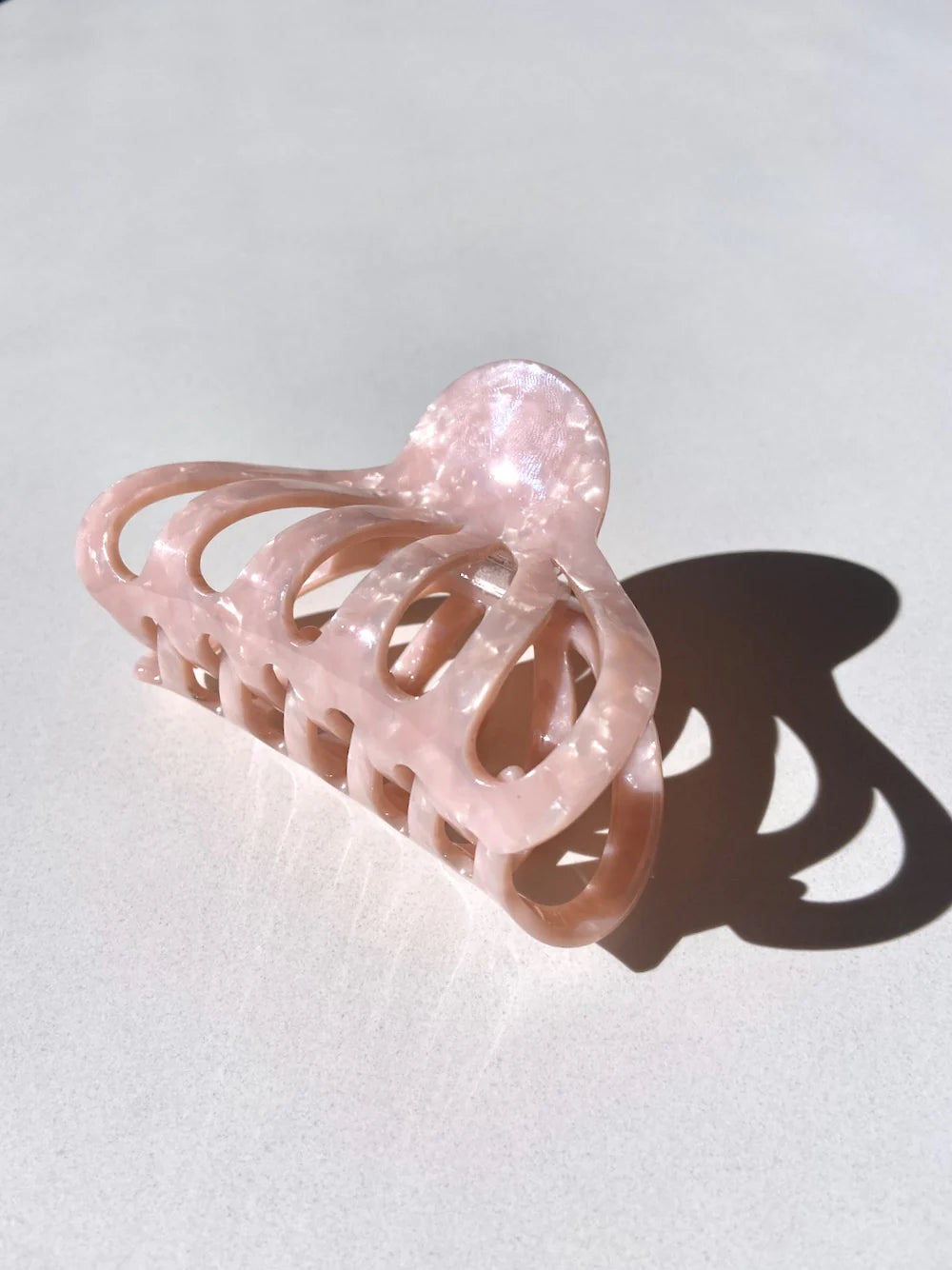 big scalloped claw clip in pink