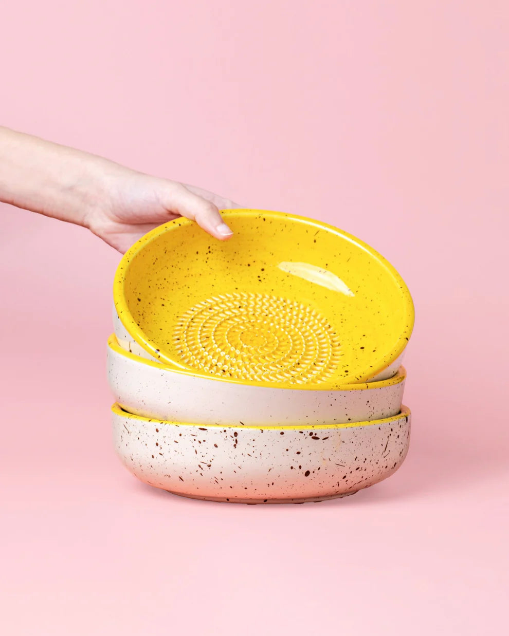 Tierra Cocida Medium Garlic Grater Plate - Yellow & White Canela