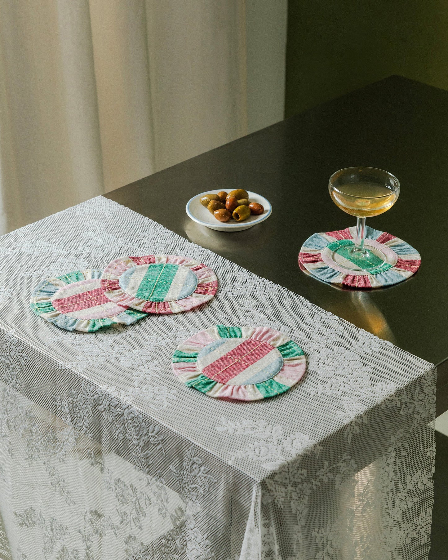 Tarta Gelatina Ruffled Coaster Set of 4 in multicolour pattern