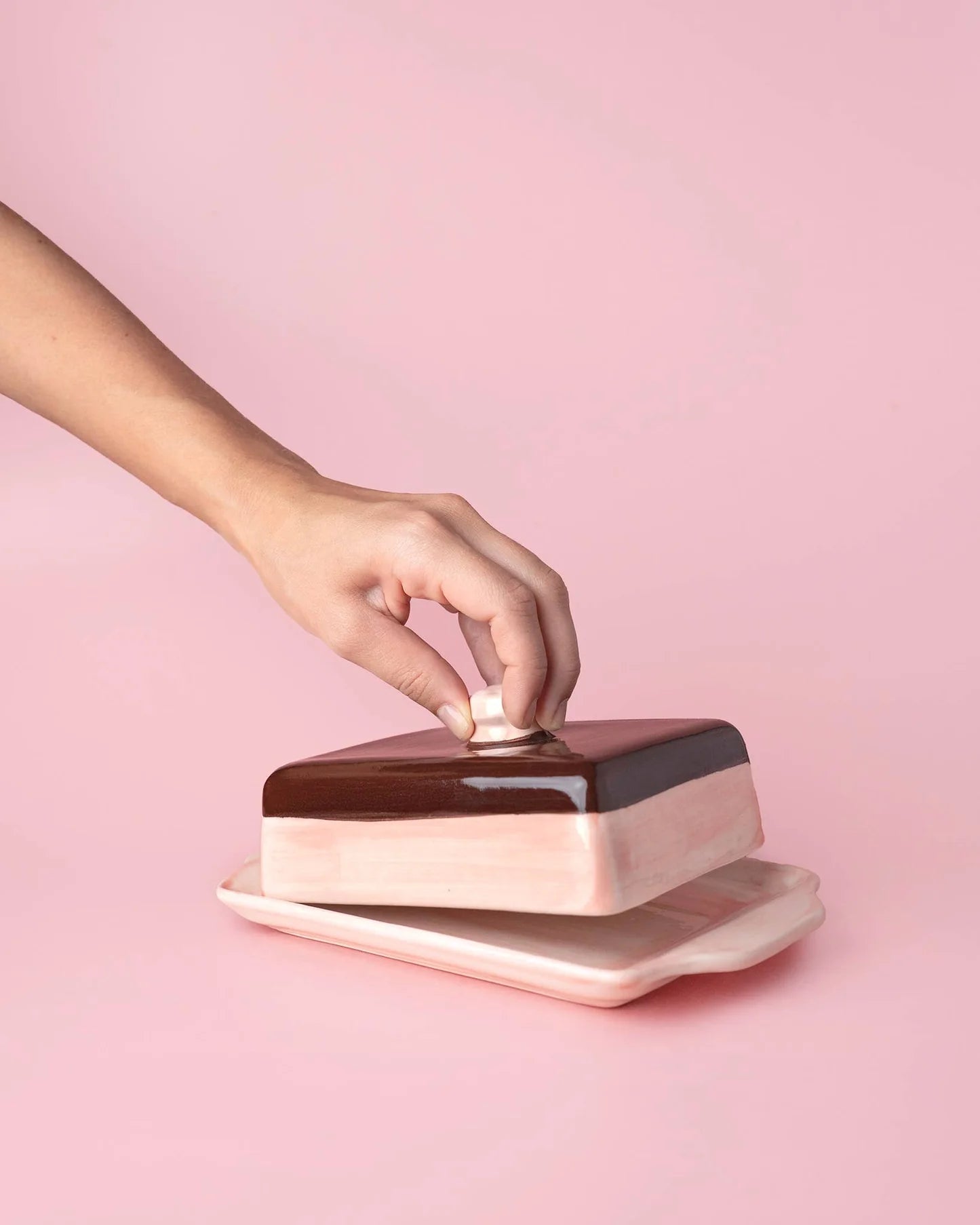 Tierra Cocida Artisanal Ceramic Butter Dish in Pink & Brown Large