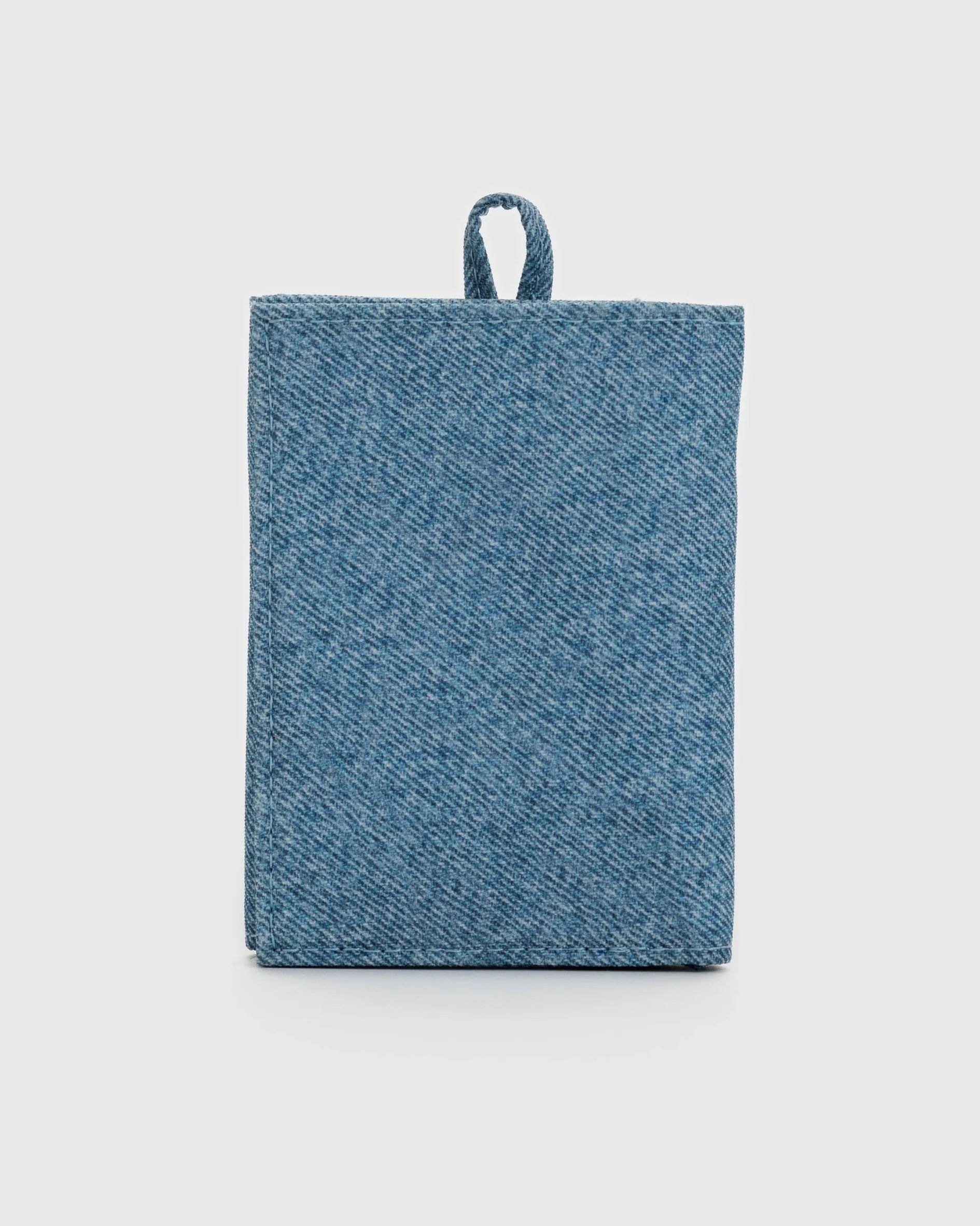 Baggu Snap Wallet in Digital Denim colour 