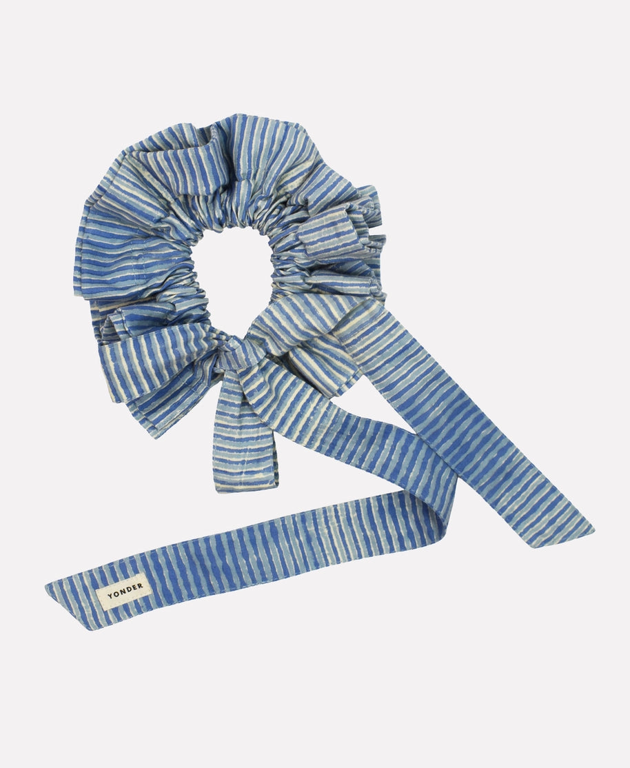 YONDER Cotton Tie Collar in Candy Cane  Blue Indigo on a white background 