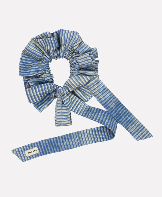 YONDER Cotton Tie Collar in Candy Cane  Blue Indigo on a white background 