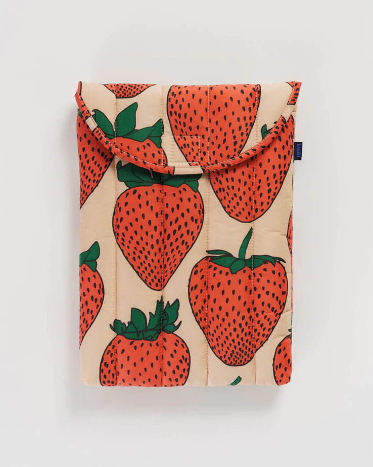 baggu puffy laptop sleeve 13/14inch in strawberry pattern