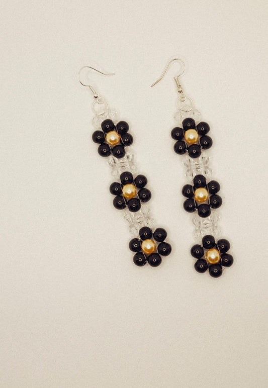 bloma classic daisy earrings in black 