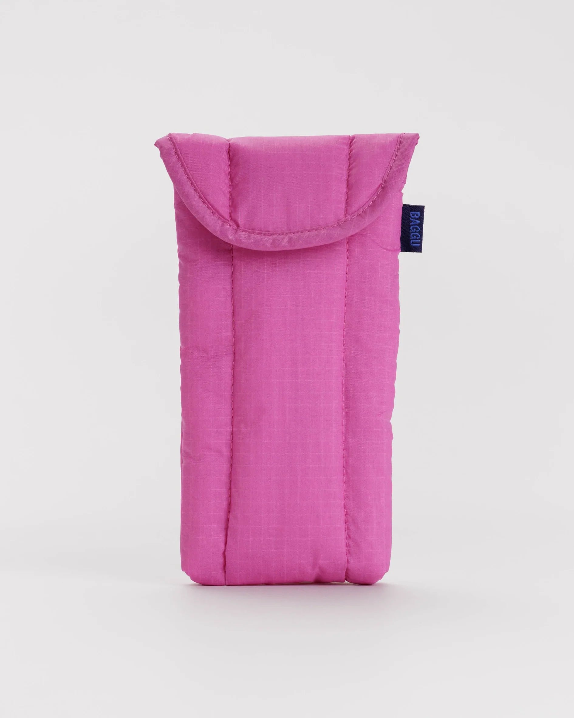 baggu puffy glasses sleeve in extra pink color 