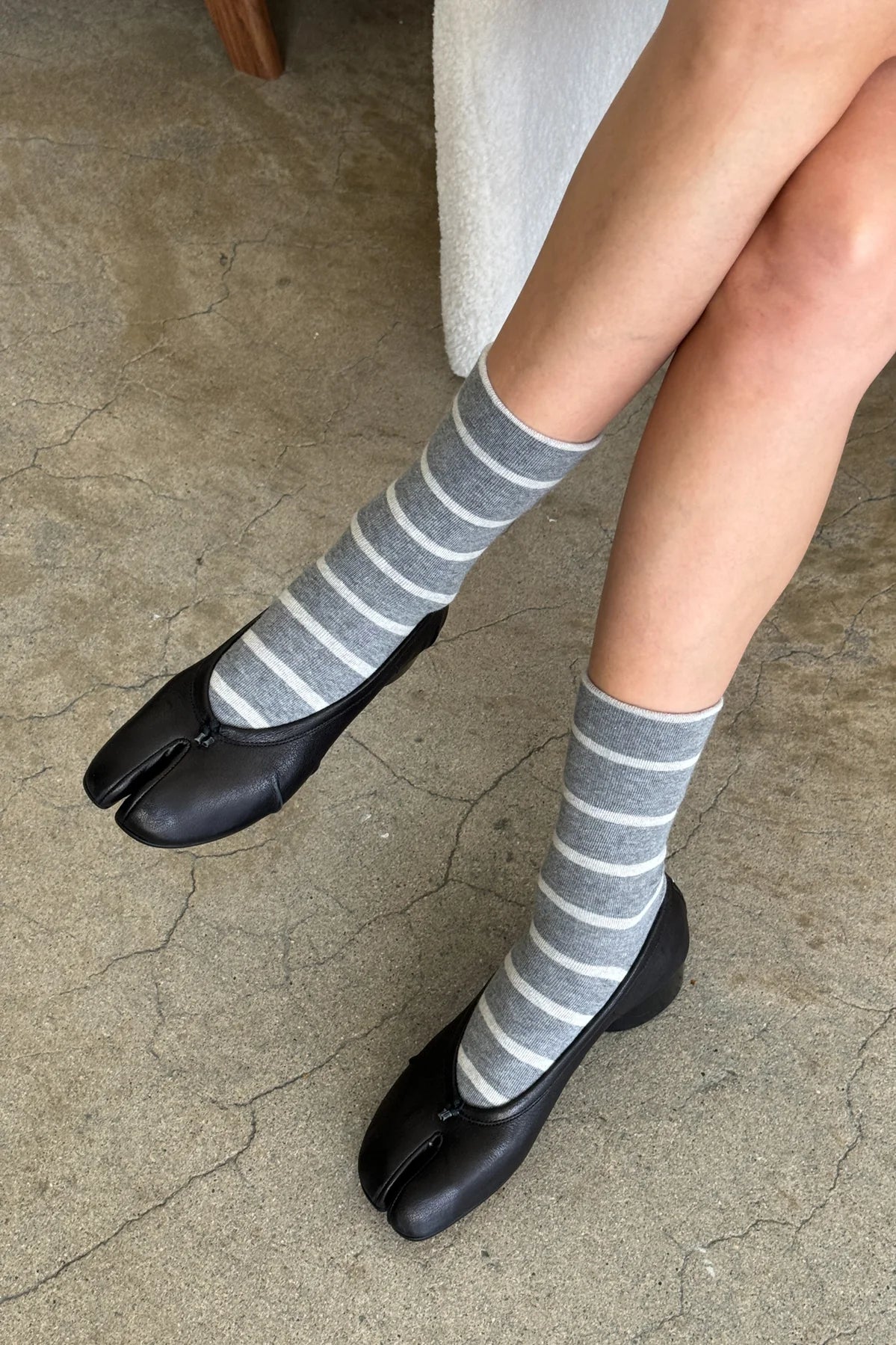 le bon shoppe wally socks in cement & white stripe