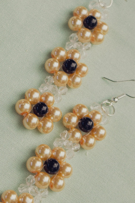 Bloma Classic daisy earrings - classic pearl 