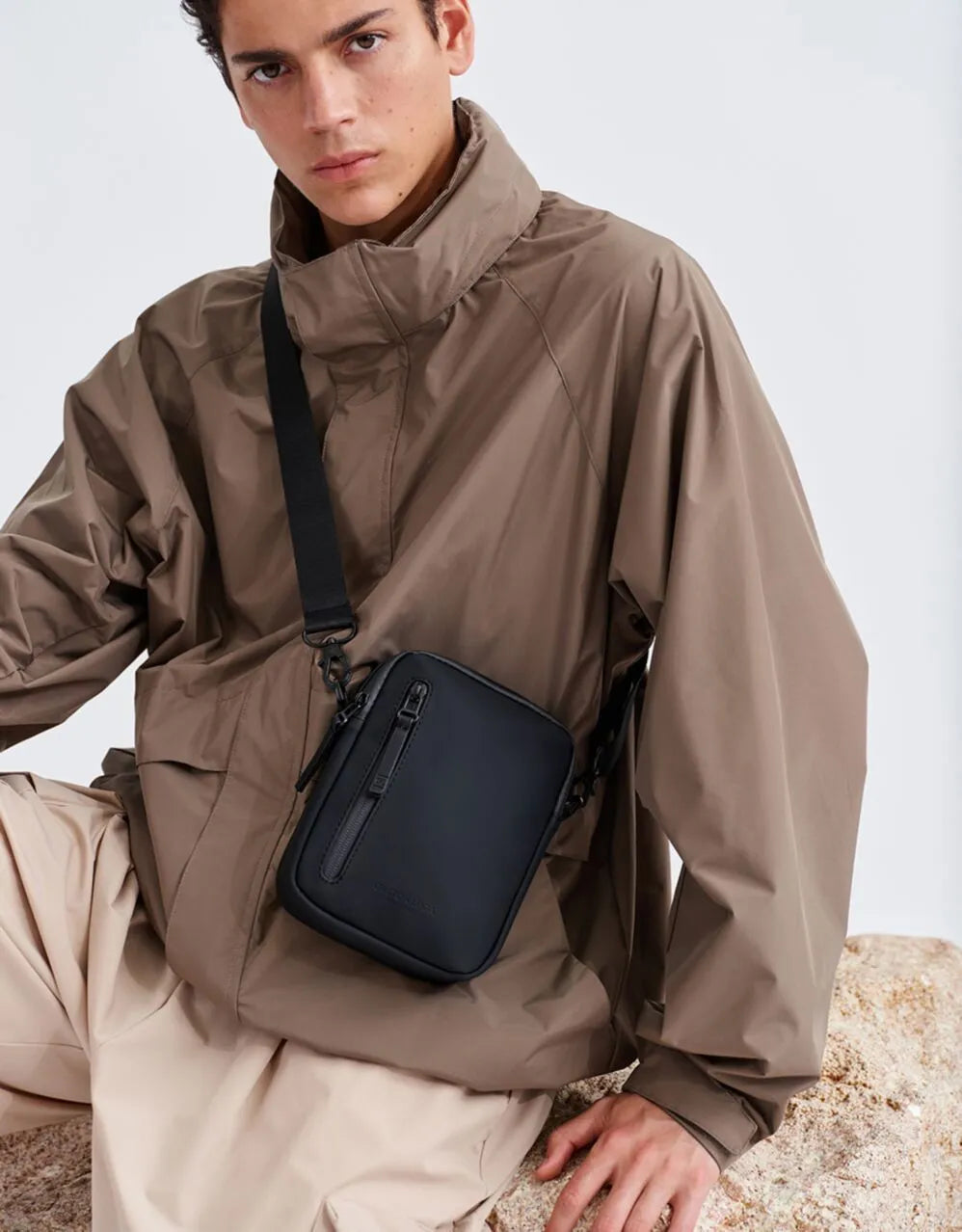 Gaston Luga Dash Verti Crossbody Bag - Black