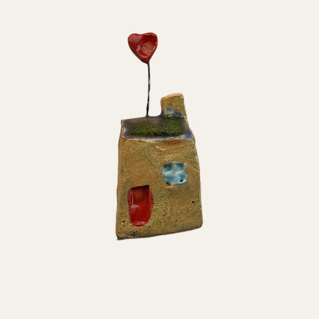 leamne tiny ceramic scottish house - heart 