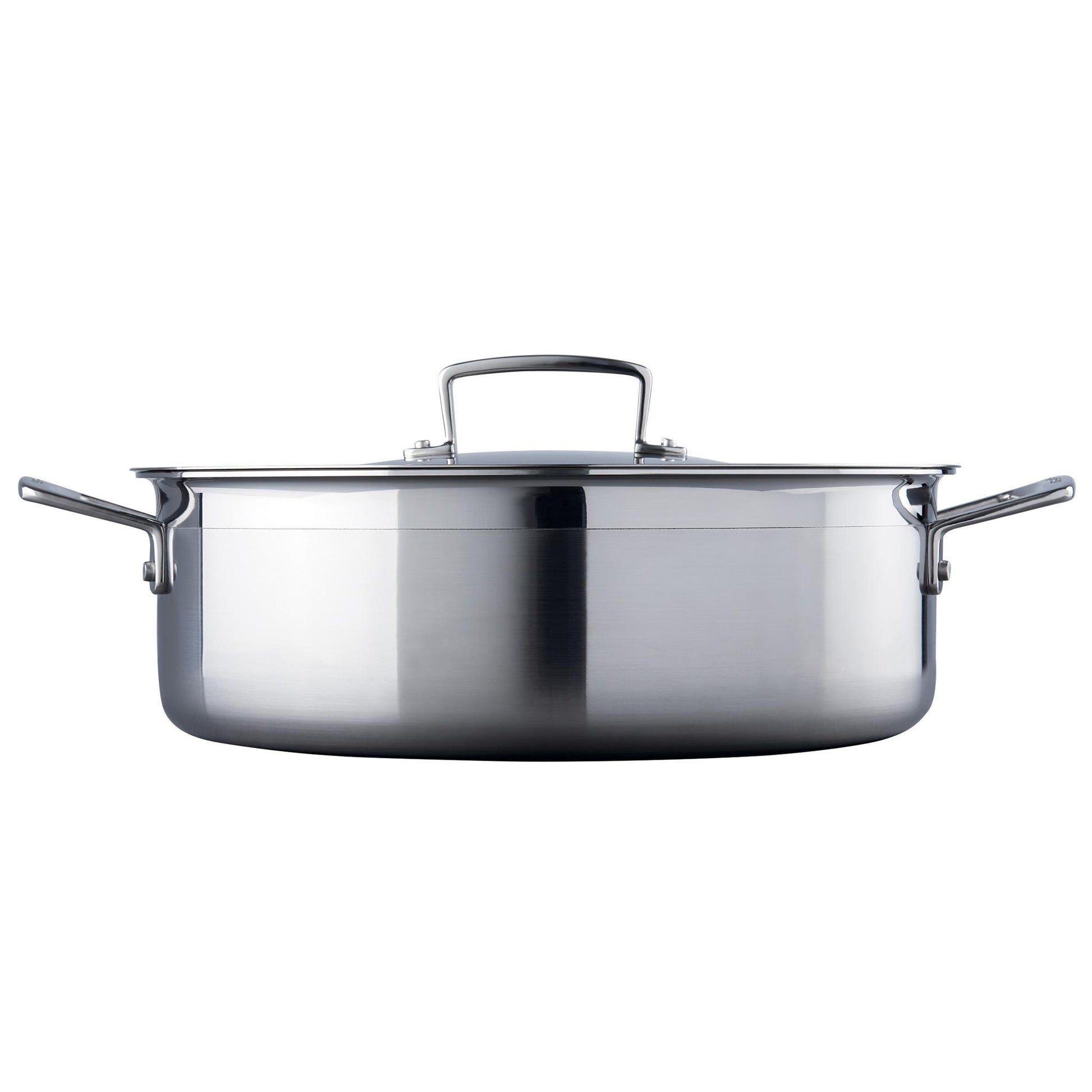 A side view of the Sauteuse pan